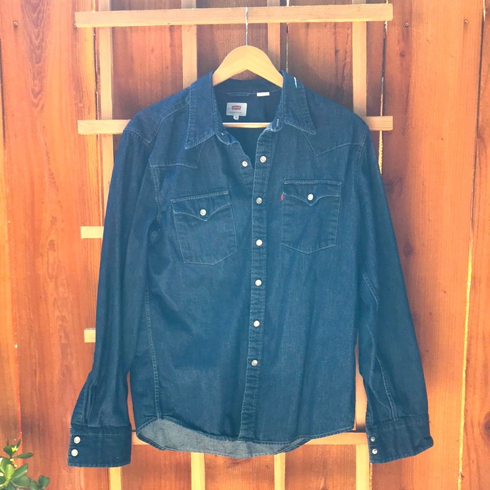 Men’s Levi’s denim button up